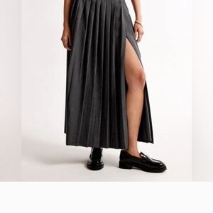 Abercrombie & Fitch Gray Pleated Maxi Skirt